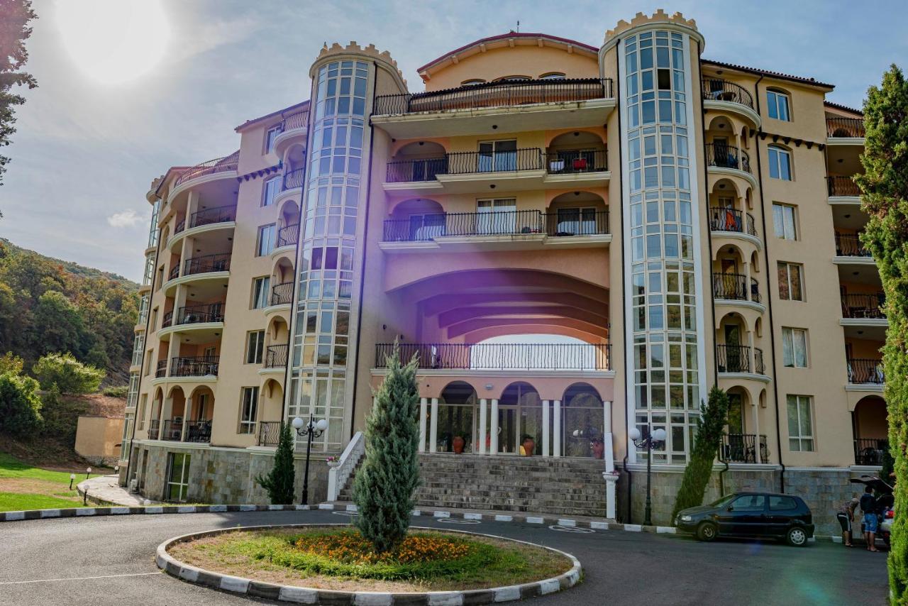 Menada Negresco Apartments Elenite Bagian luar foto