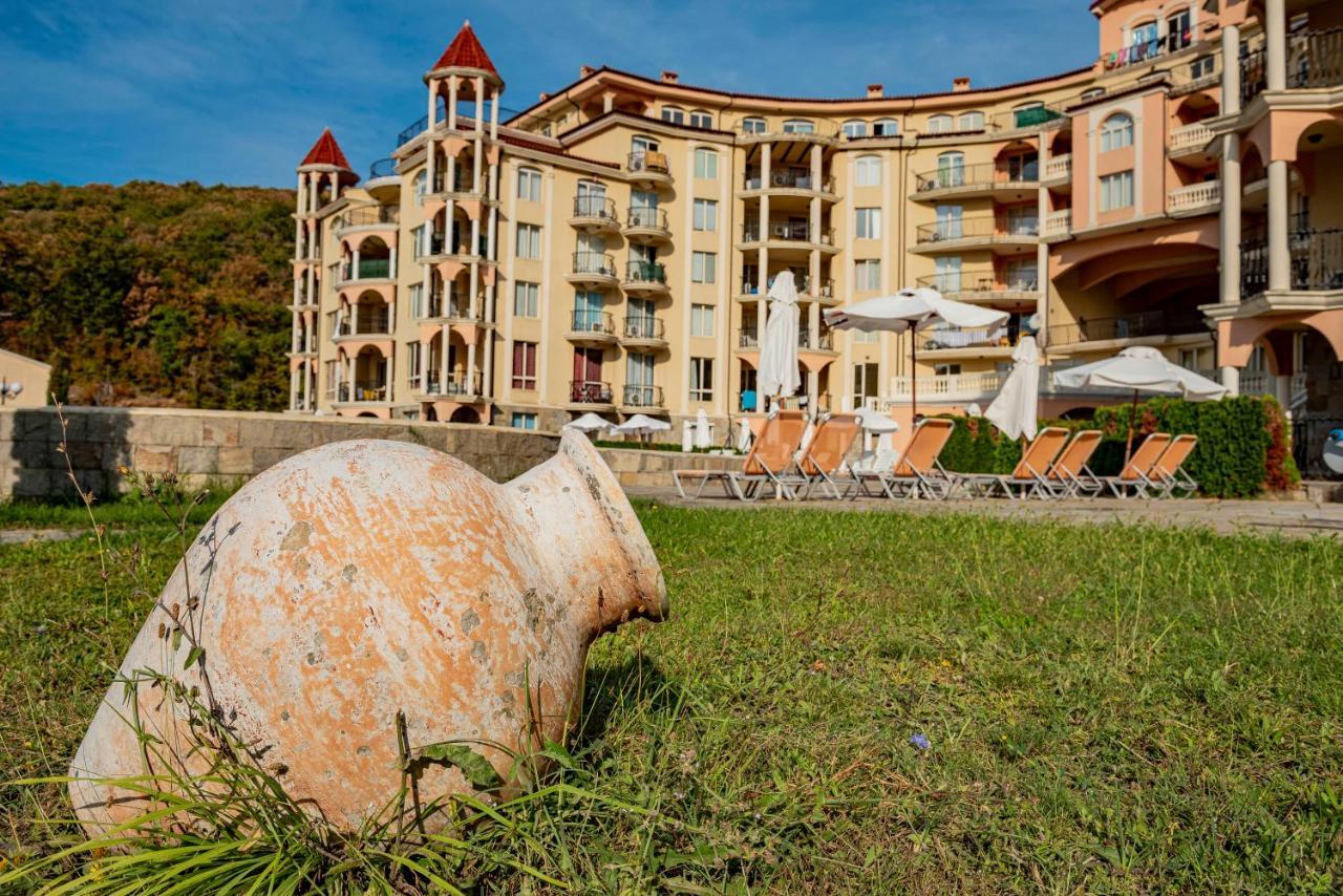 Menada Negresco Apartments Elenite Bagian luar foto