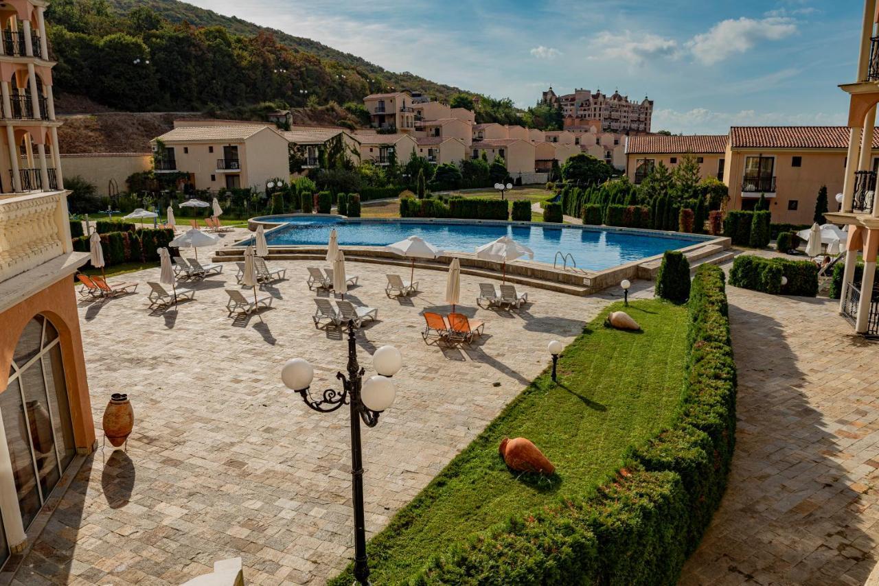 Menada Negresco Apartments Elenite Bagian luar foto