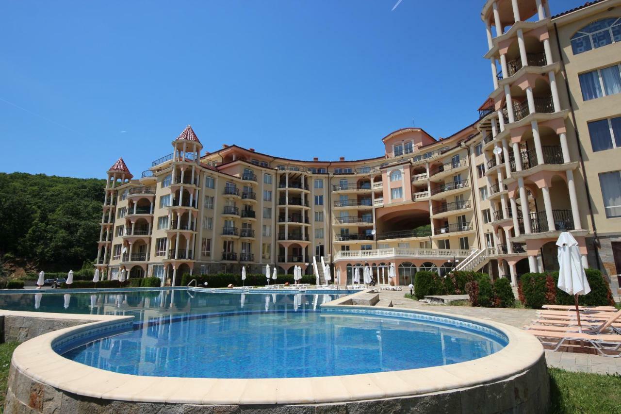 Menada Negresco Apartments Elenite Bagian luar foto